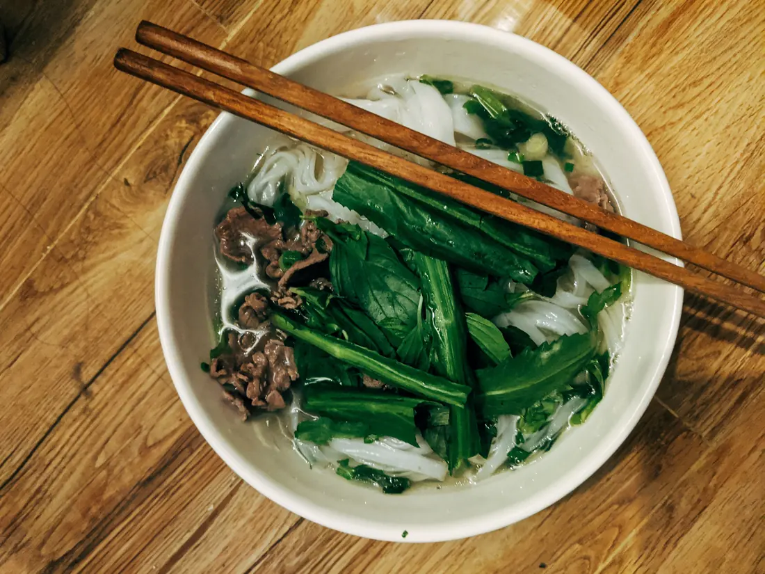 Flat white noodles in broth