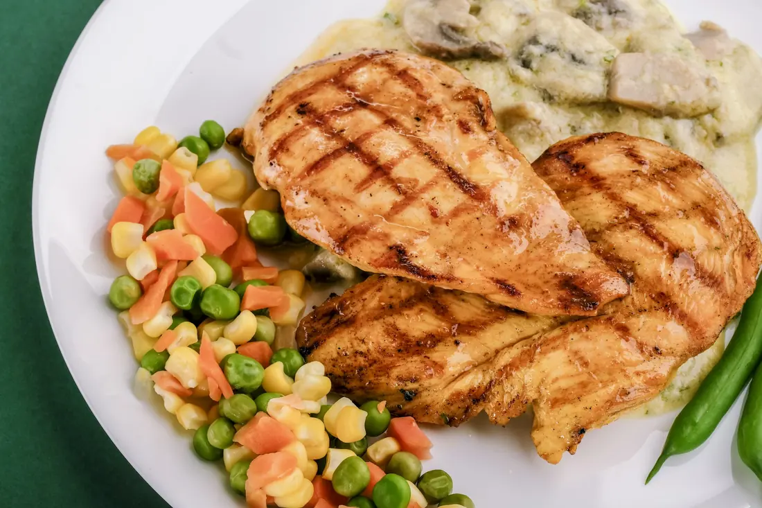 Grilled chicken served with vegetables