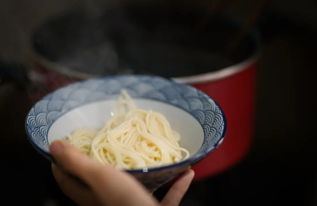 A bowl of cooked noodles