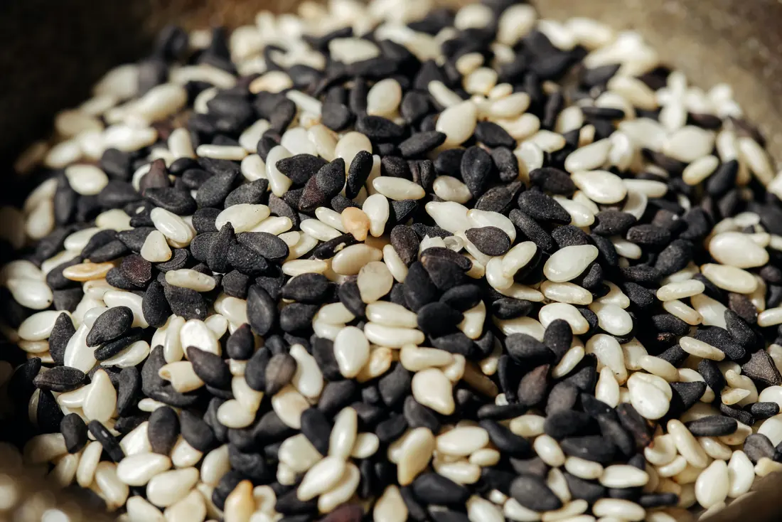 Black and white sesame seeds